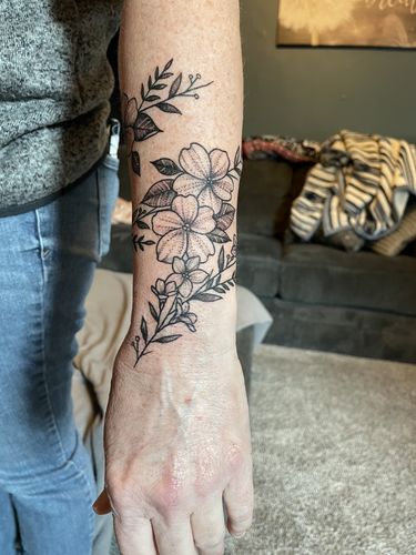 Inspiring Female Forearm Tattoo Ideas